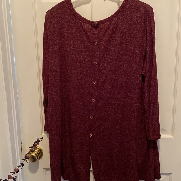 Hi/low sweater. - Picture 4 of 8